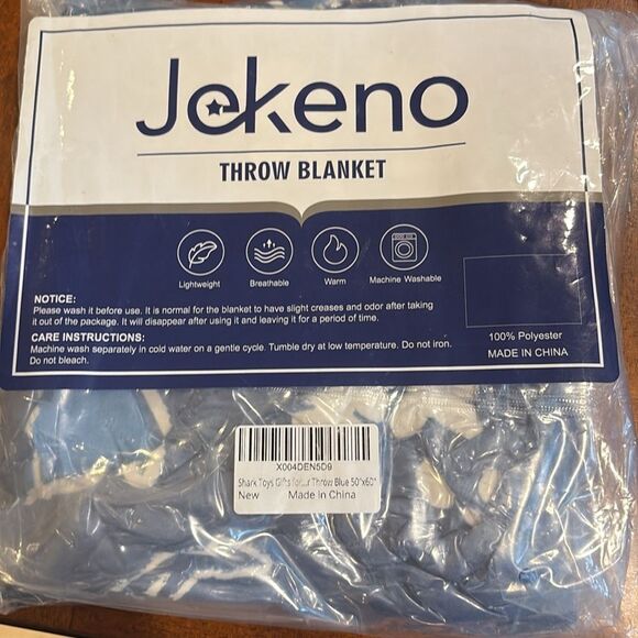 Jekeno Shark Toys Gifts for Boys Girls - Glow in The Dark Blanket Blue 50"x60" - Picture 3 of 5